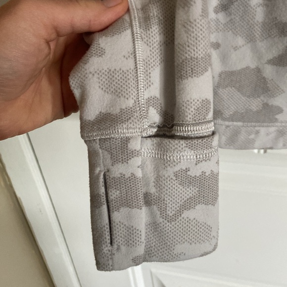 Lululemon Ready to Rulu top, sz 12 - Picture 6 of 6